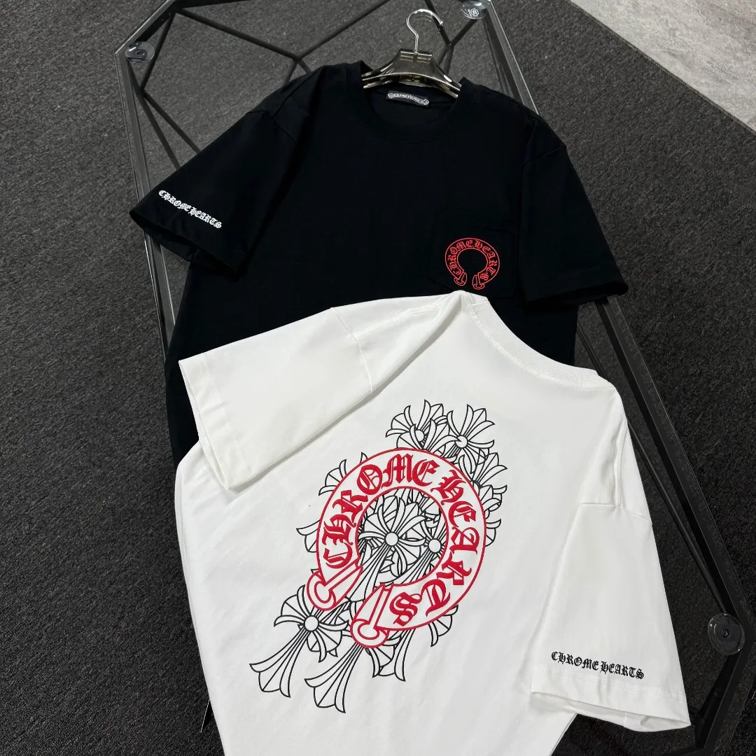 P170 Chrome Hearts 25 high-end versions. The fabric is made of 300 grams of high-density pure cotton. It does not deform or shrink. It has three labels. It is the same style for men and women. Technology: suede foaming + digital printing. Color: white, black. SIZE: S-XL.